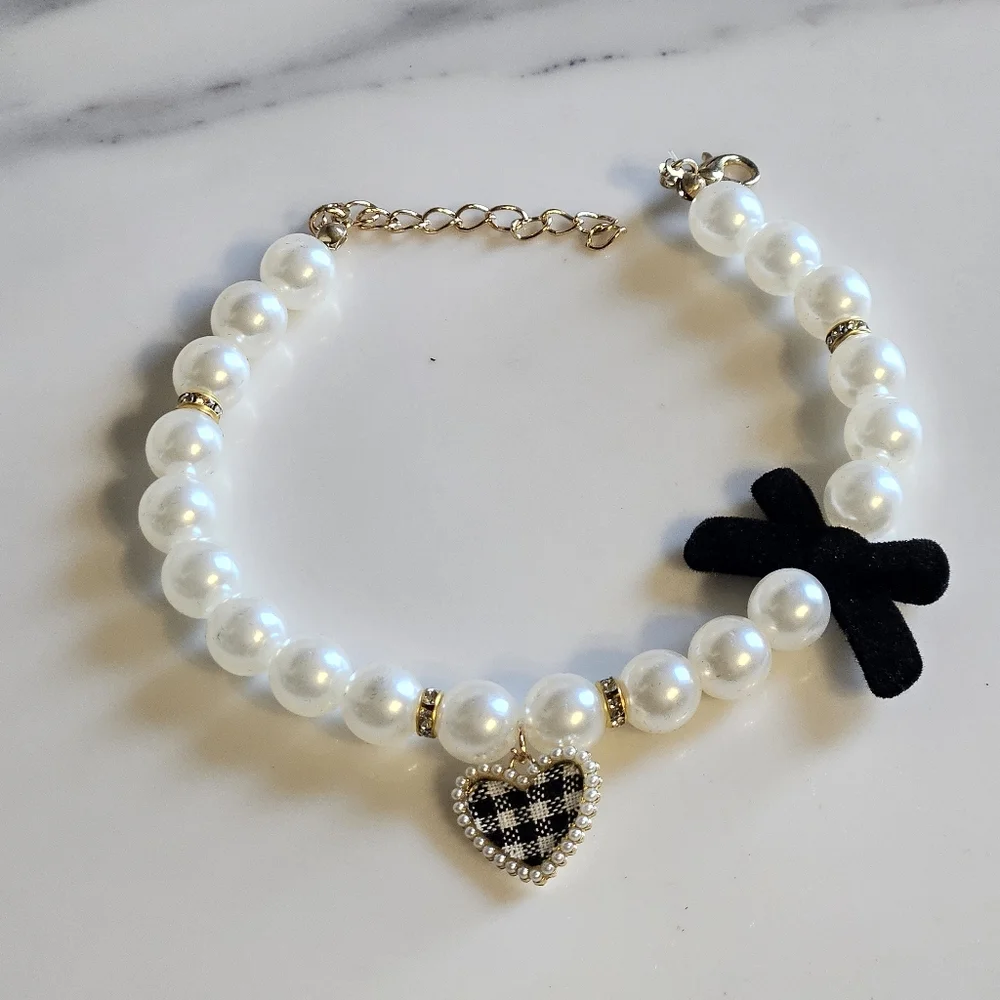 BNIP - Pearl Beaded Necklace with Black Heart Pendant and Bow Accent - Sz Small